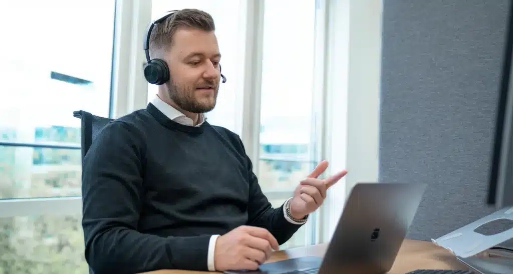 Marketingberater in einem Gespräch
